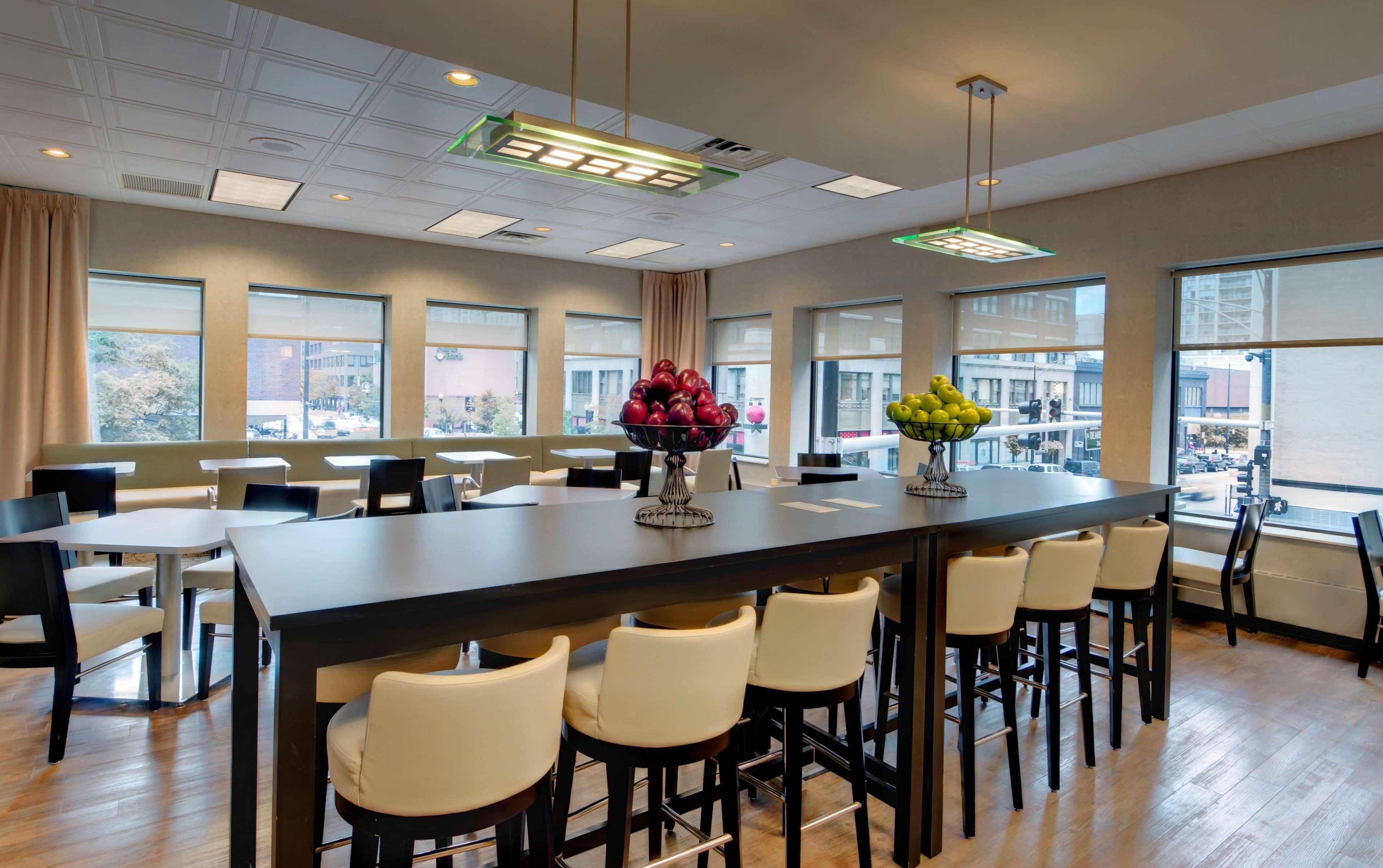 Hampton Inn & Suites Chicago-Downtown Ресторан фото