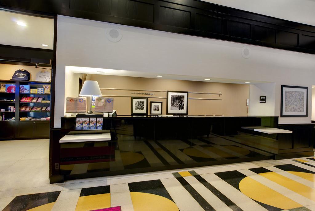 Hampton Inn & Suites Chicago-Downtown Екстер'єр фото